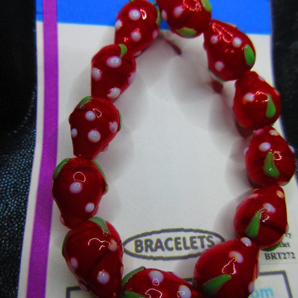 Strawberries Glass 7" Stretchy Bracelet Jewelry - Picture 2 of 3
